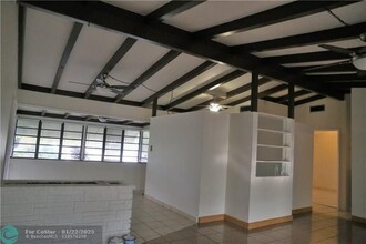 2512 Key Largo Ln in Fort Lauderdale, FL - Building Photo - Building Photo