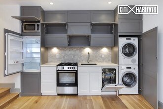 421 W 21st St-Unit -5R in New York, NY - Building Photo - Building Photo