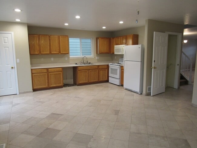 1174 Sunbird Ave in Brighton, CO - Building Photo - Building Photo