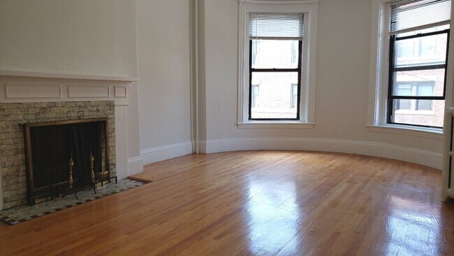 924 Beacon St in Boston, MA - Building Photo - Building Photo
