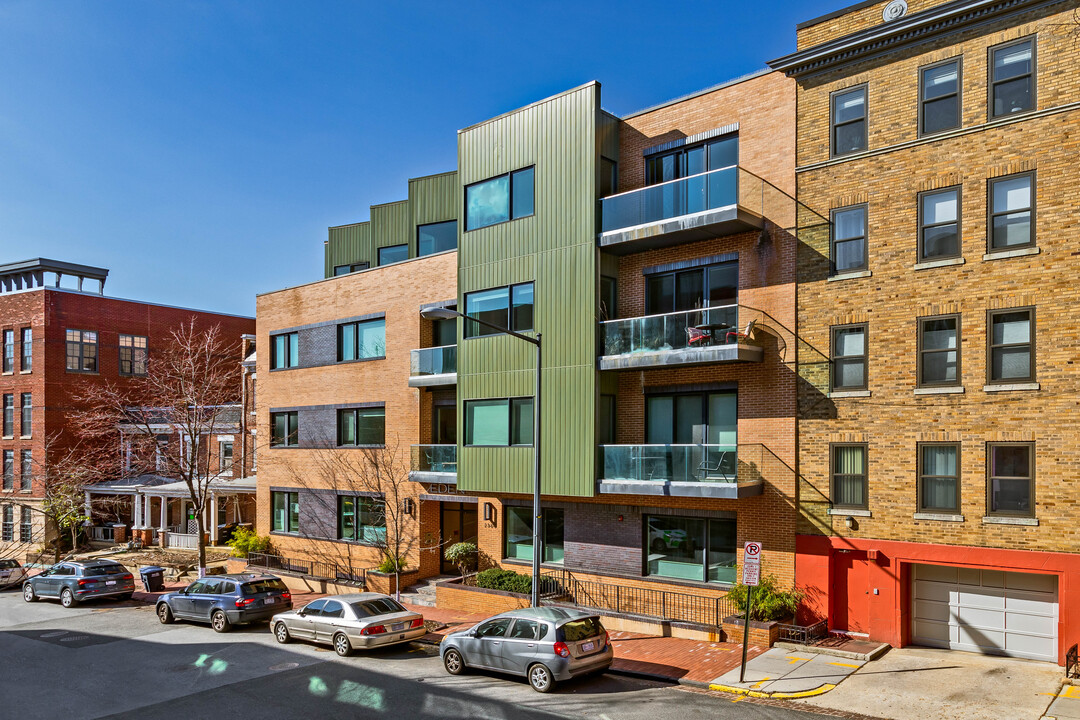 Eden Condominiums in Washington, DC - Building Photo