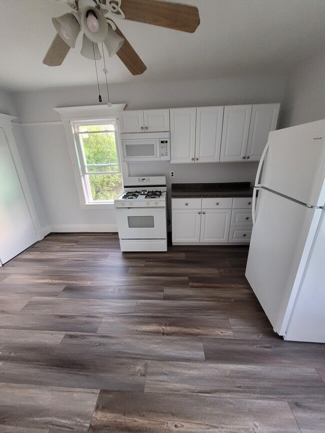128 Woods Ave, Unit Second Floor