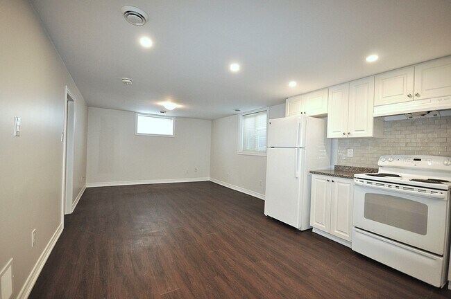 40 Newton St in Barrie, ON - Building Photo - Building Photo