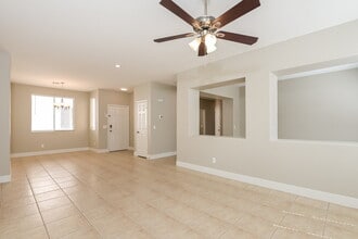 9185 Drifting Bay St in Las Vegas, NV - Foto de edificio - Building Photo