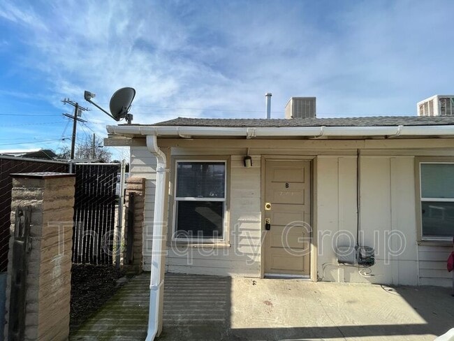 1205 N Willis St in Visalia, CA - Building Photo - Building Photo