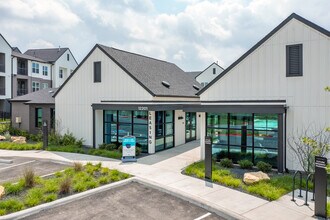 Lucent in Austin, TX - Foto de edificio - Building Photo