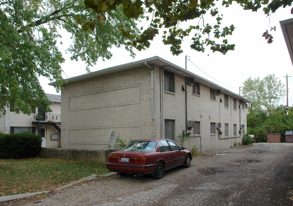 652 Riverview Dr in Columbus, OH - Foto de edificio