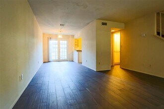 9901 Sharpcrest St in Houston, TX - Building Photo - Building Photo