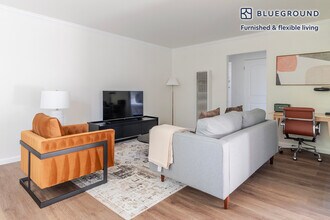 245 Bush St in Mountain View, CA - Foto de edificio - Building Photo