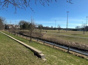 633 W Streamwood Blvd in Streamwood, IL - Building Photo - Building Photo