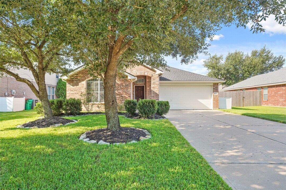 21707 Winsome Rose Ct in Cypress, TX - Building Photo