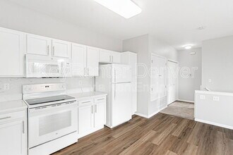 16801 E Hawaii Dr in Aurora, CO - Building Photo - Building Photo