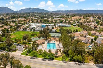32194 Corte Del Cerro in Temecula, CA - Foto de edificio - Building Photo