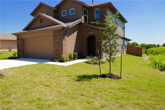 3103 Crystal Bend Dr in Pflugerville, TX - Foto de edificio - Building Photo