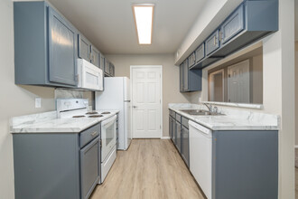 Crosswood Apartments in Rogersville, MO - Building Photo - Interior Photo