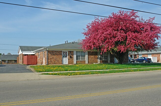 708-722 W Lake Ave in New Carlisle, OH - Building Photo - Building Photo