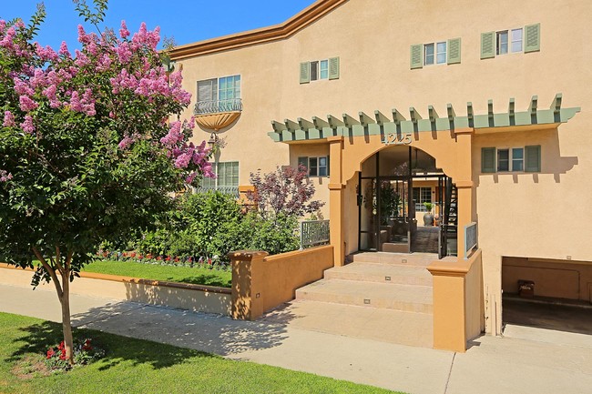 Troost Manor in Studio City, CA - Foto de edificio - Building Photo