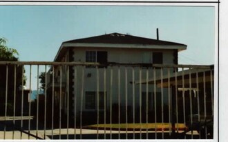 418 E Acacia St in Ontario, CA - Building Photo