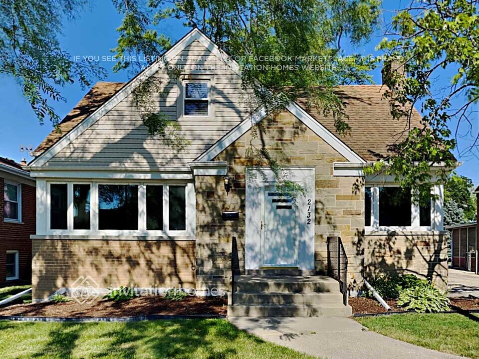 2132 Suffolk Ave in Westchester, IL - Building Photo