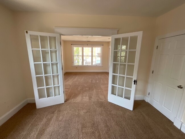 3930 Edwards Rd, Unit 2 Bed 1 Bath in Cincinnati, OH - Building Photo - Building Photo