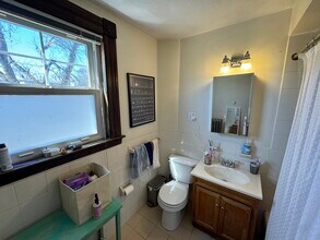 211 Holland St, Unit 2 in Somerville, MA - Building Photo - Building Photo