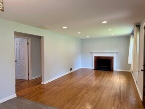 18 Dogwood Rd in Wethersfield, CT - Building Photo - Building Photo
