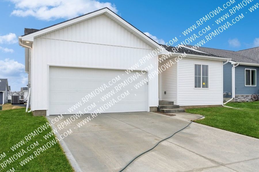 2830 20th St SW in Altoona, IA - Building Photo