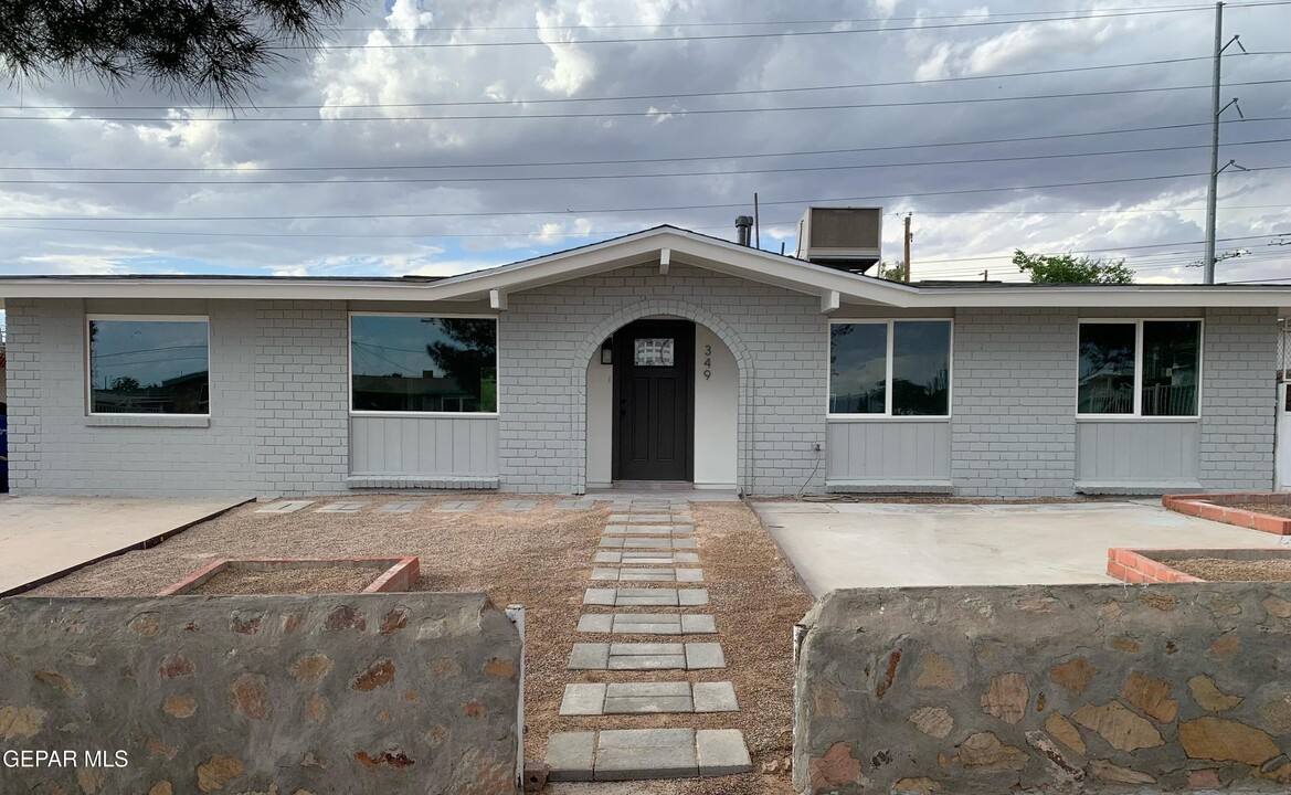 349 Graphite Dr in El Paso, TX - Building Photo