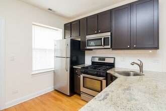 2035 W Arthur Ave in Chicago, IL - Building Photo - Building Photo