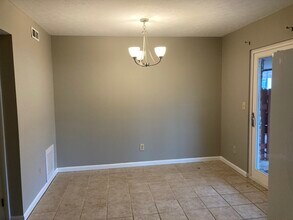 831 Clareridge Ln in Dayton, OH - Foto de edificio - Building Photo