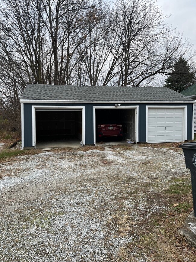 1479 Canadian Ave, Unit 1 in Akron, OH - Foto de edificio - Building Photo