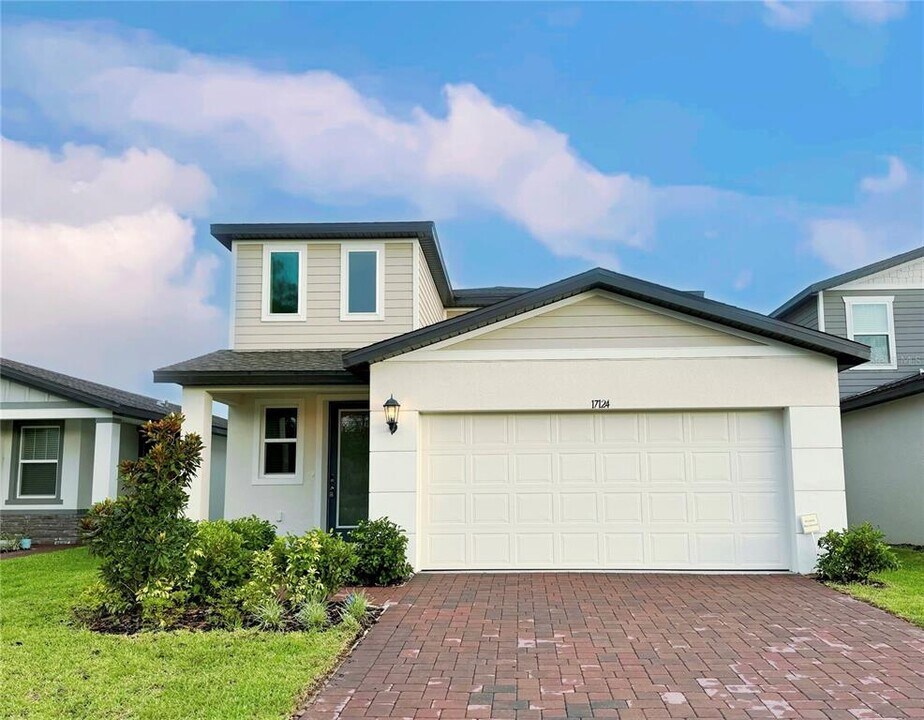 17124 Cagan Crossings Blvd in Clermont, FL - Building Photo
