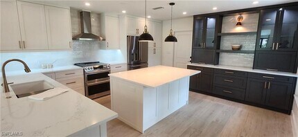 662 Kings Way in Naples, FL - Building Photo - Building Photo
