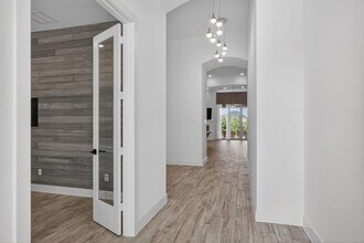 2812 Fawnwood Ct, Unit 2 in Sherman, TX - Foto de edificio - Building Photo