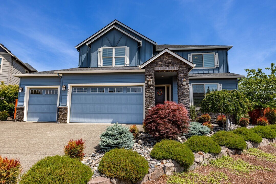3324 NE Tillicum Cir in Camas, WA - Foto de edificio