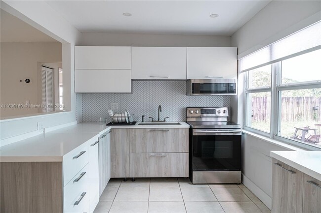 2842 Jackson St in Hollywood, FL - Building Photo - Building Photo