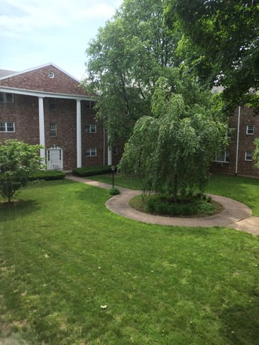 Colonial Arms Apartments in Wethersfield, CT - Building Photo - Building Photo