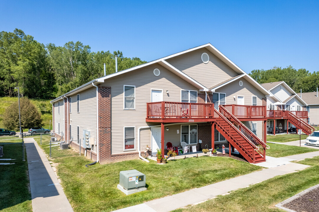 Sherwood Place in Council Bluffs, IA - Building Photo