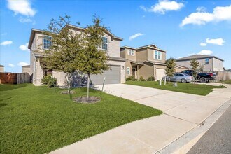 10623 Rayburn Lndg in San Antonio, TX - Building Photo - Building Photo