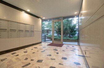 5746 N Sheridan Rd in Chicago, IL - Building Photo - Building Photo