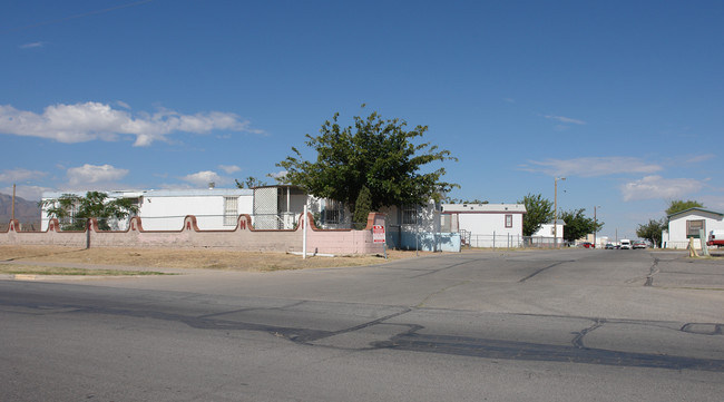 6121 Sun Valley Dr in El Paso, TX - Foto de edificio - Building Photo