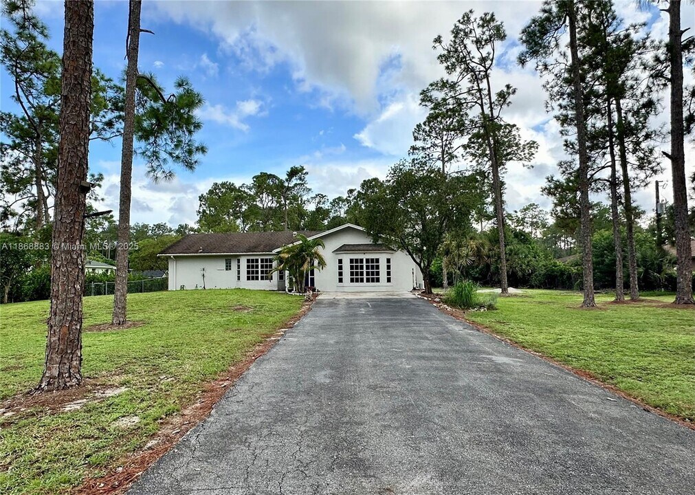 3440 19th Ave SW in Naples, FL - Building Photo