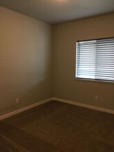 737 SE E St in Madras, OR - Foto de edificio - Building Photo