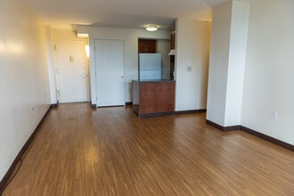 Bayview Towers in Stamford, CT - Building Photo - Building Photo
