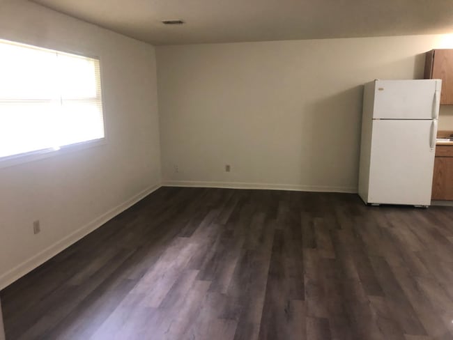 9527 W Main St in Kalamazoo, MI - Foto de edificio - Building Photo