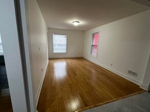 1110 Lake St, Unit 2 in Elmira, NY - Foto de edificio - Building Photo