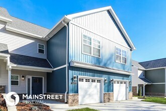 2071 Paddle Wheel Dr, Unit 555 in Jeffersonville, IN - Building Photo - Building Photo