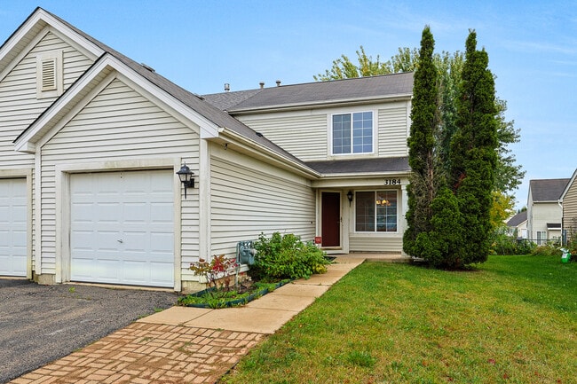 3184 Impressions Dr in Lake In The Hills, IL - Building Photo - Building Photo