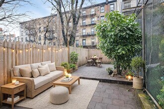 118 E 7th St, Unit 1W in New York, NY - Foto de edificio - Building Photo
