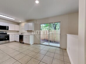 2360 Cherokee Cove Trl in Jacksonville, FL - Foto de edificio - Building Photo